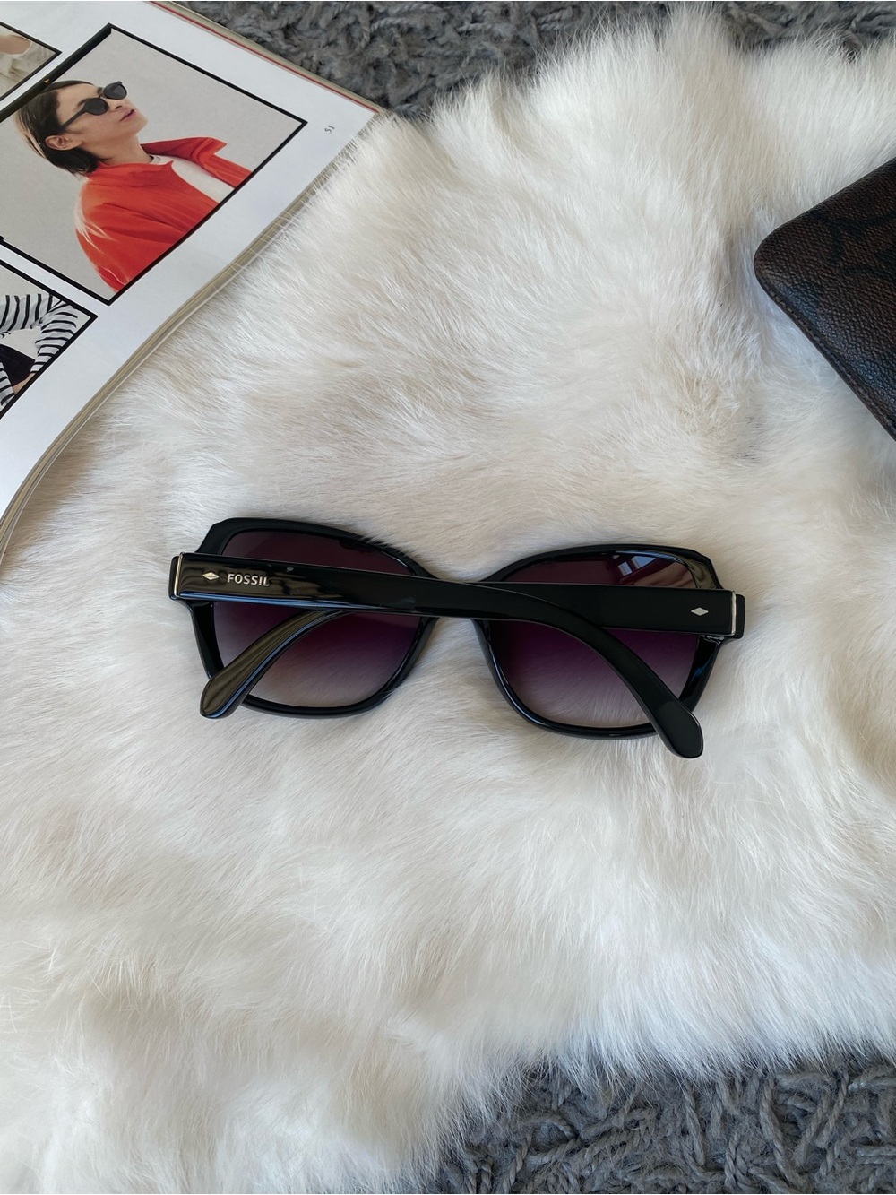 FOSSIL Black Rectangular Sunglasses - Picture 2 of 9